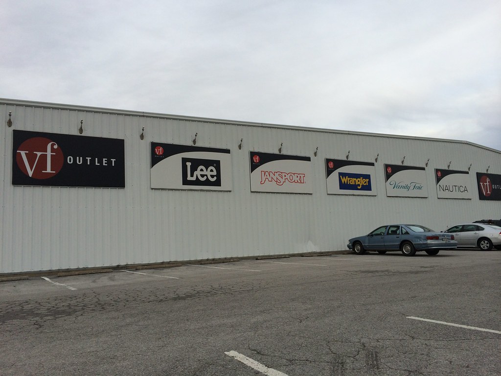 Crossville Outlet Mall Crossville, TN April 2015 Mike Kalasnik Flickr