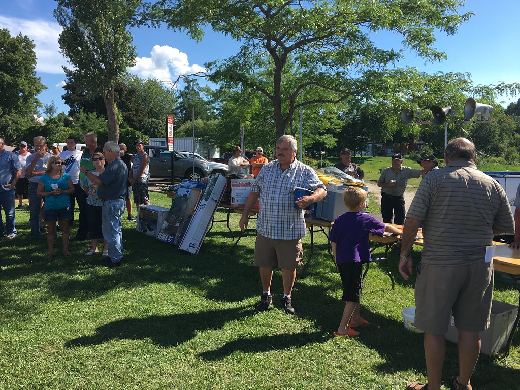 André Dupré supervise le tirage Association Chasse et Pêche