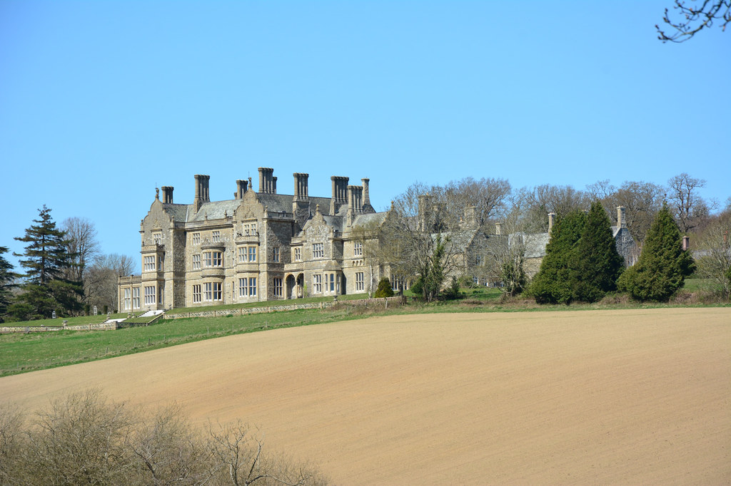Bayham Abbey House Bayham Abbey House, sits on the hill ab… Flickr