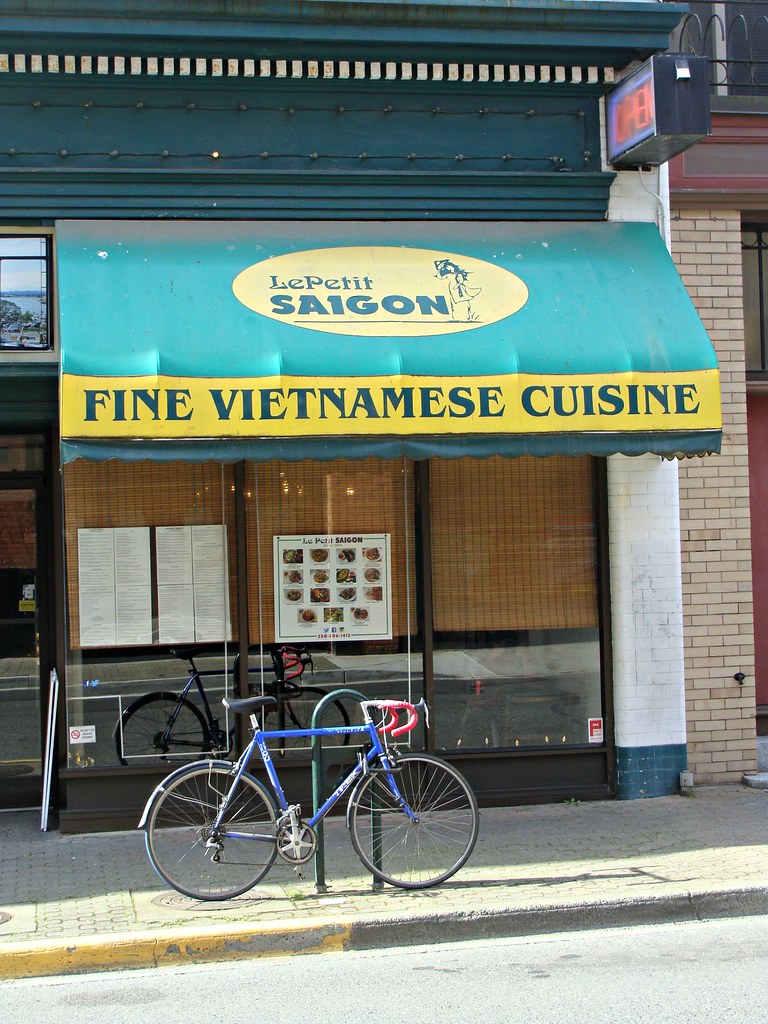 Le Petit Saigon Quaint vietnamese restaurant with very ave… Flickr