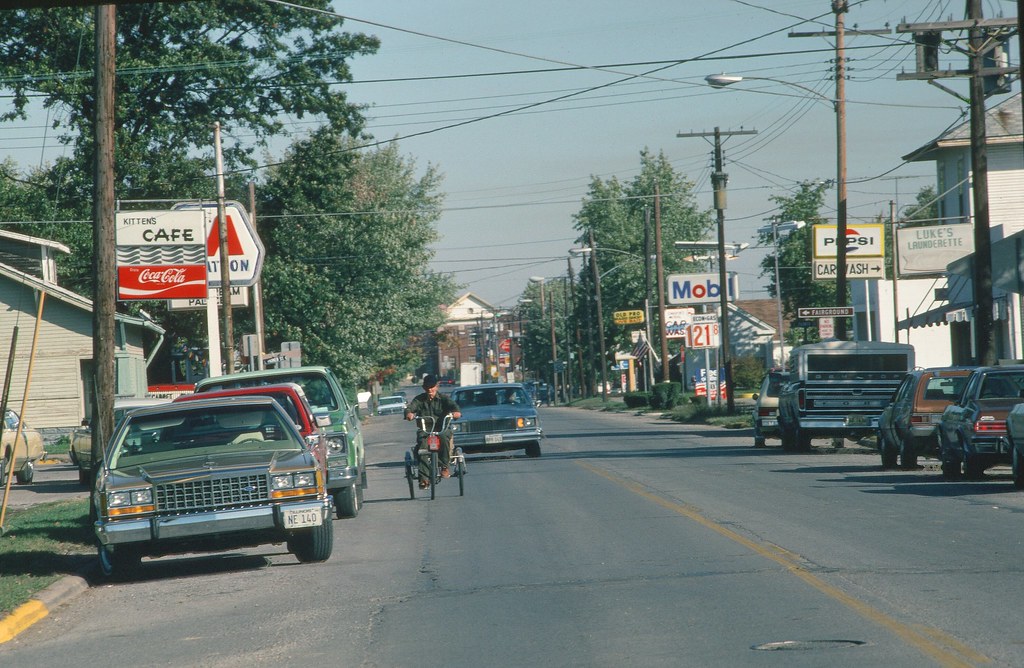 PINCKNEYVILLE , ILLINOIS OCT 1983 SOUTH MAIN STREET . Railnut