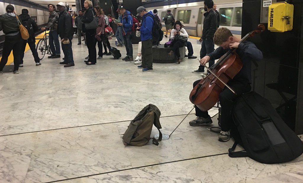 Violinist, train station Dec 2016 Annie TanYee Flickr