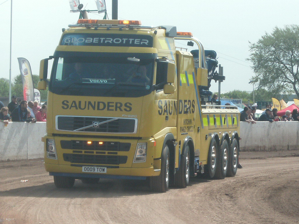 OO09 TOW Volvo FH Saunders Hitchin Peterborough Gedsc digi… barry