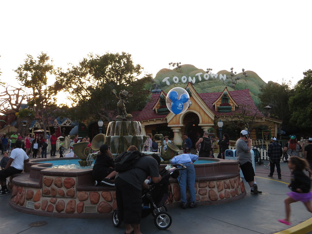 Mickeys Toontown, Disneyland, Anaheim, California Mickey's… Flickr