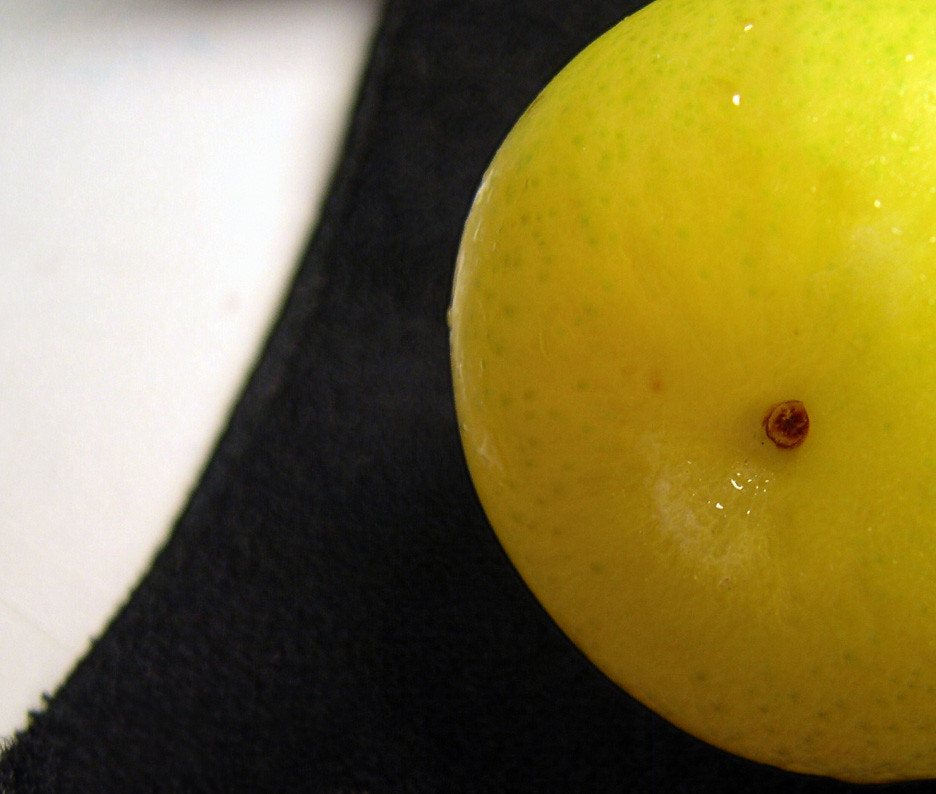  whiteblackyellow Emi Yañez Flickr