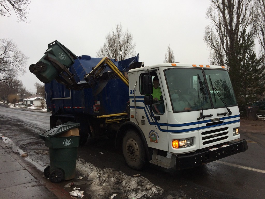 City of Flagstaff Heil Rapid Rail Collecting recycling on… Flickr