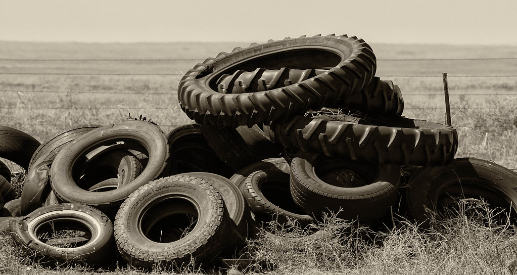 New Mexico tire pile. Angelo Rivera Flickr