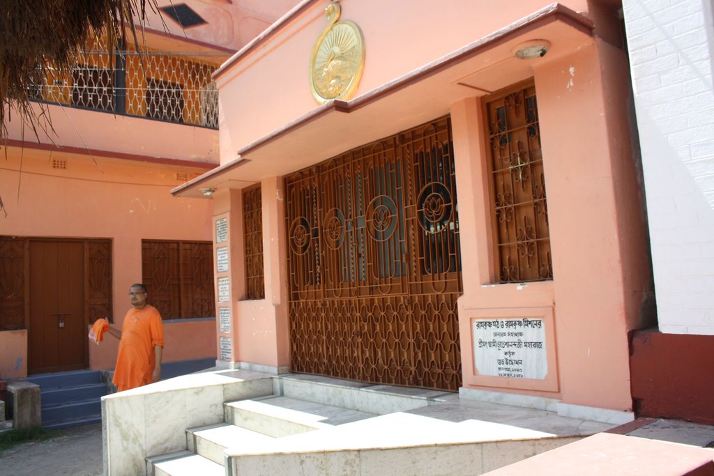 Ramakrishna Math, RajarhatBishnupur Few photos of our Ash… Flickr