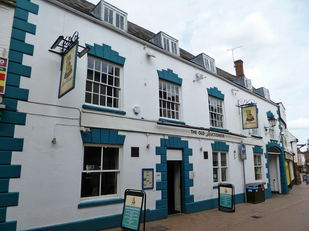 BanburyThe Old Auctioneer Saxon Sky Flickr