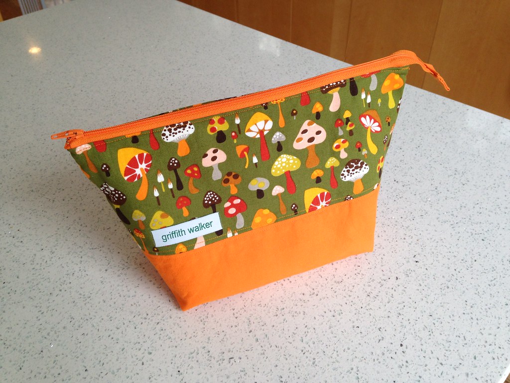 open wide zippered pouch from noodlehead tutorial For my s… Flickr