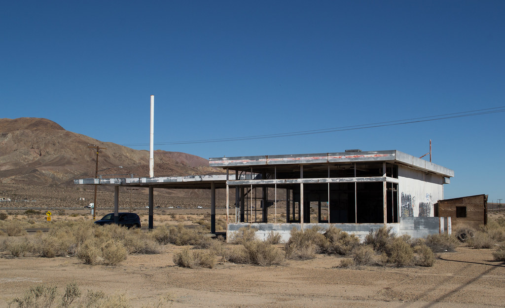 Yermo, CA (0189) From a series of abandoned gas stations o… Flickr