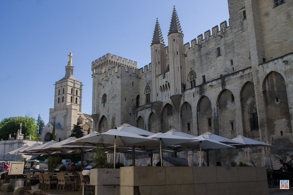 Papal Palace Avignon French pronunciation [a.viˈɲɔ̃]) is… Flickr