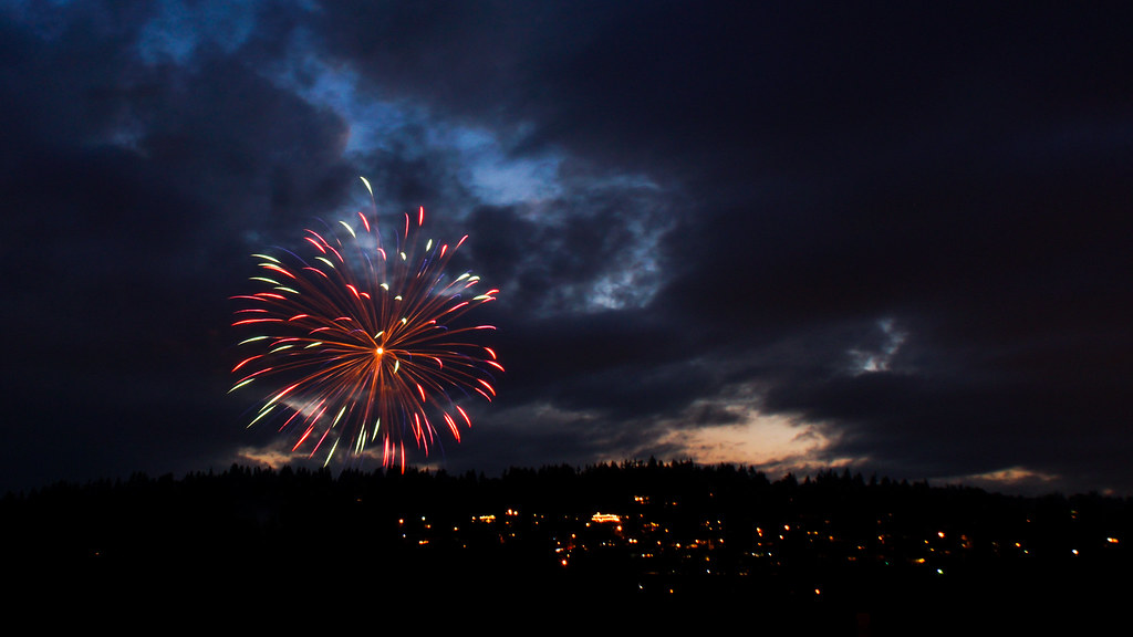 Kenmore Washington Fireworks ISO 100, f8, exp 5 sec. inter… Flickr