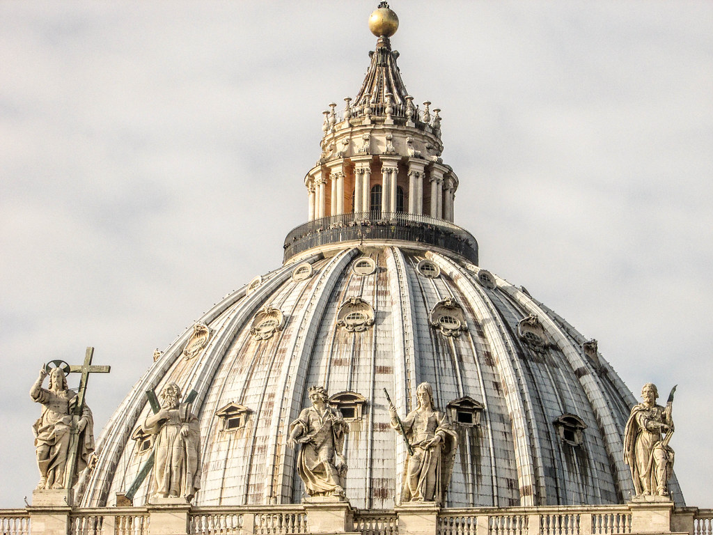 Cupola di San Pietro La cupola di San Pietro costituisce l… Flickr