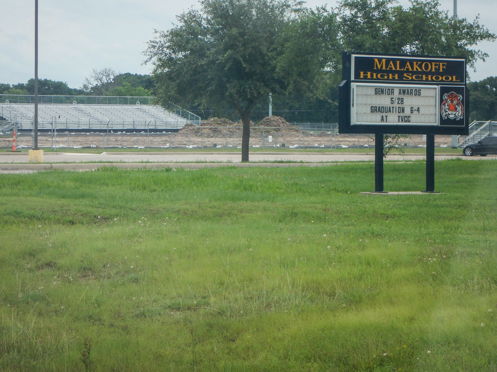 DSCN7435.jpg Malakoff High School. Malakoff, Texas Dave Malkoff Flickr