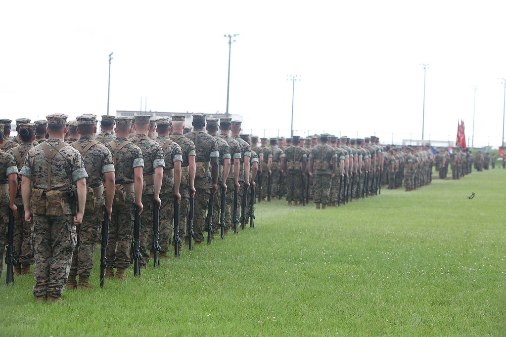 司令官交代式 整列したキャンプ・ハンセンの海兵隊員 在日米 海兵隊 Flickr