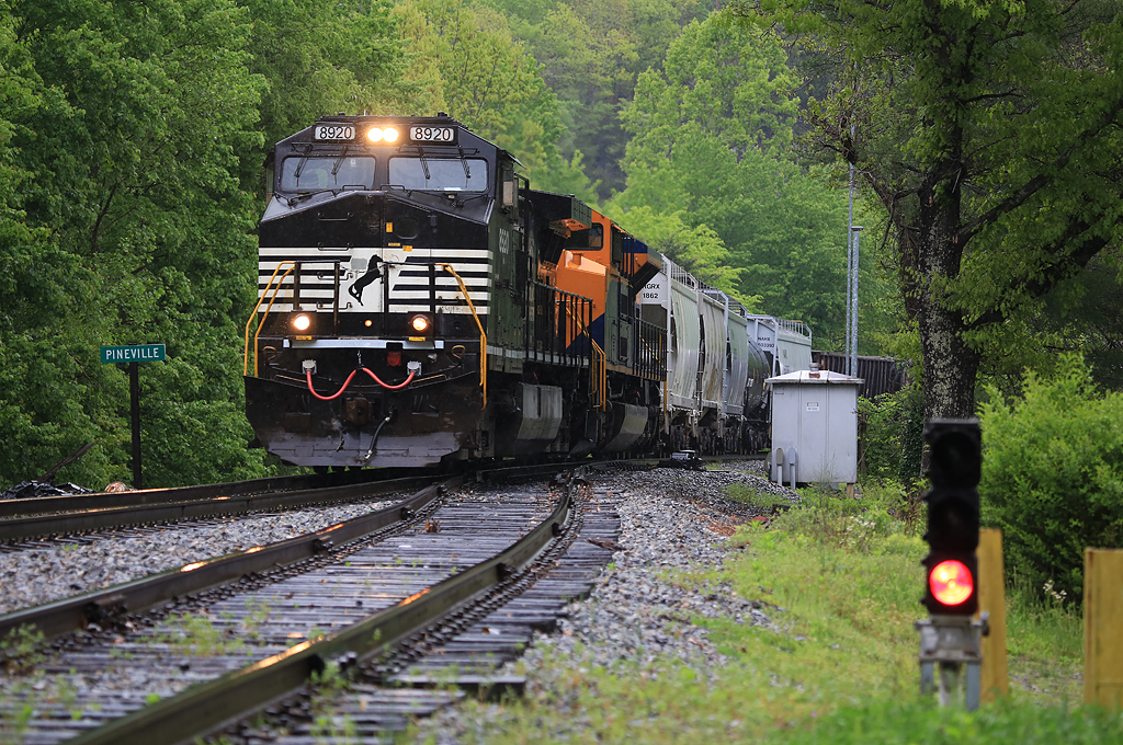 Pineville, West Virginia An eastbound chemical train from … Flickr