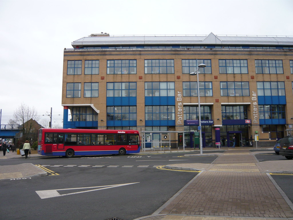 POTTERS BAR STATION BUS AND RAIL THE HUB OF POTTERS BA… Flickr