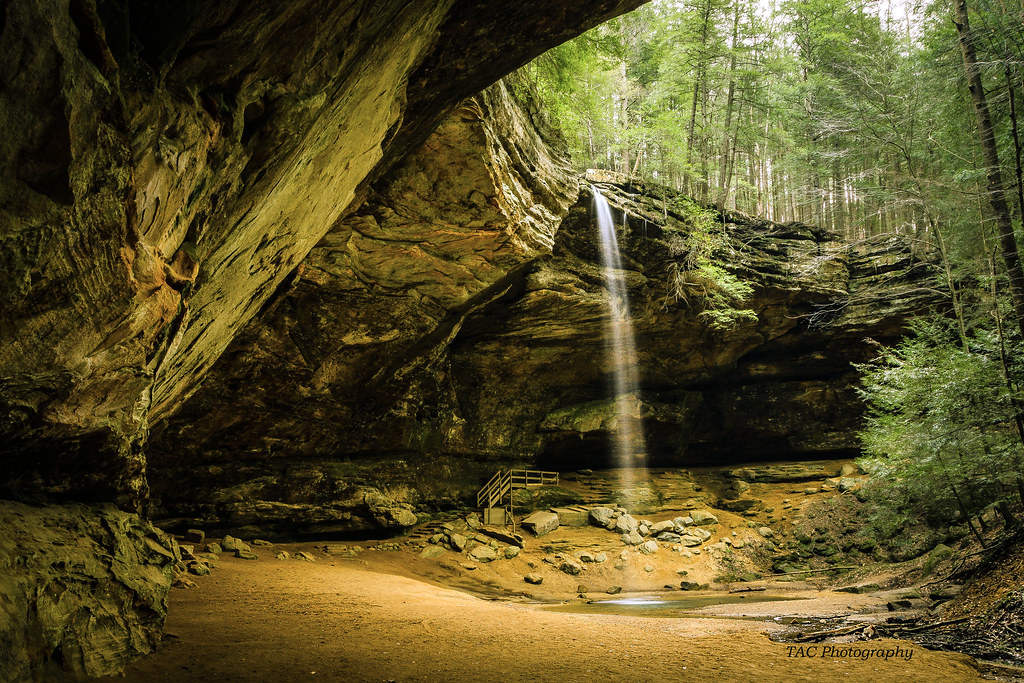 Hocking Hills State Park, Ohio Ash Cave is a cavernous ope… Flickr