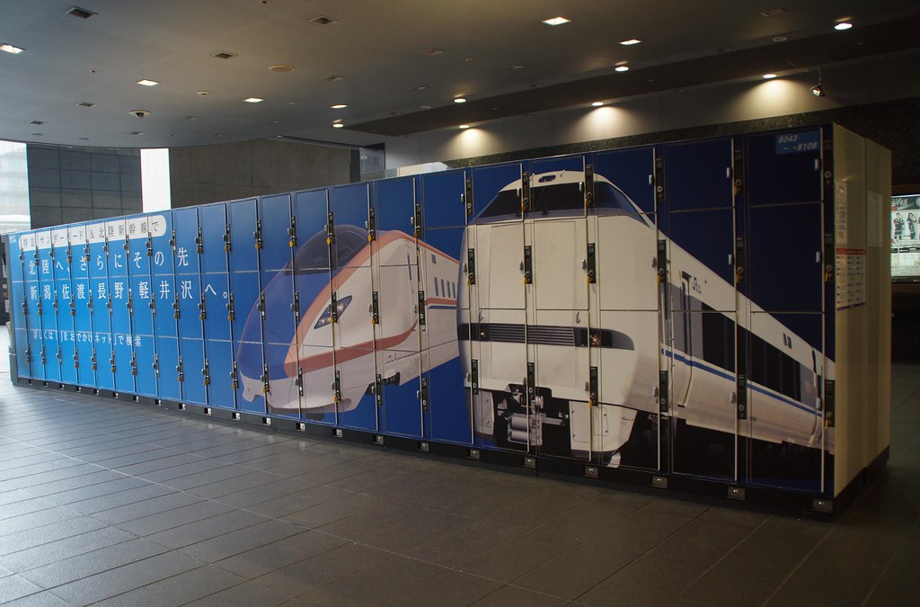DSC08354 Kyoto station luggage lockers with an E7 Shinkans… Flickr