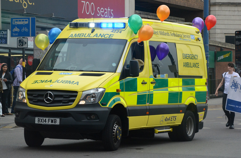 West Midlands Ambulance Service 4224 Birmingham Pride Para… Flickr