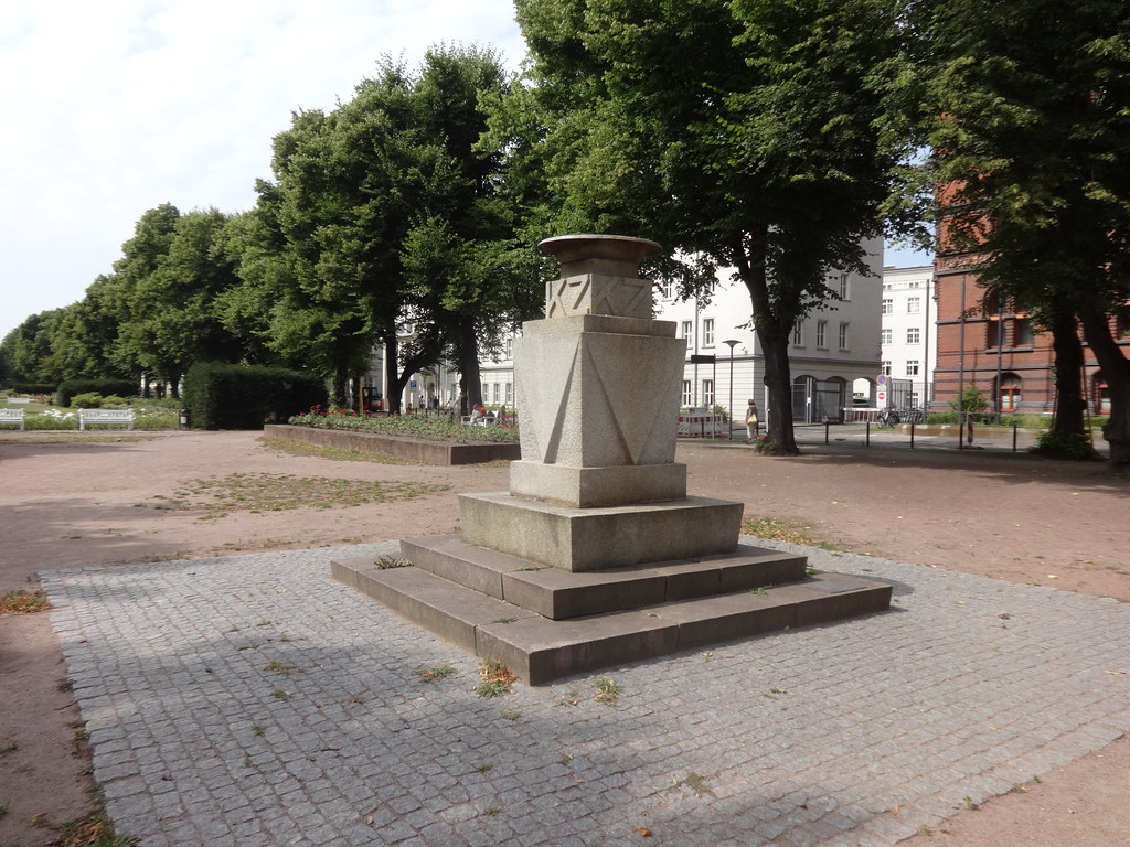 1946 Rostock Mahnmal Opfer des Faschismus von Hans Stridde… Flickr