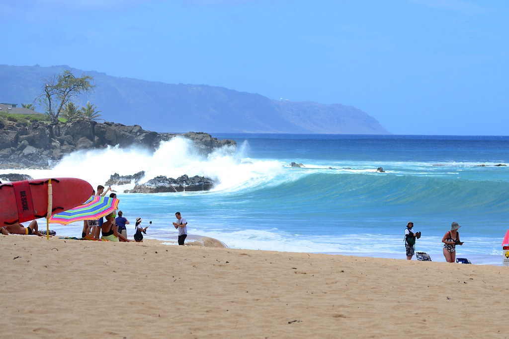 Waimea Bay Surf (1) View to west at Waimea Bay Beach Park,… Flickr
