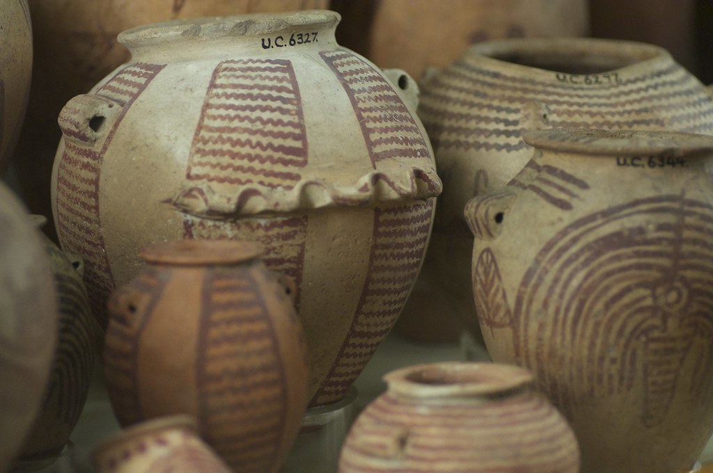 Predynastic Egyptian pots (c. 3400 BC) on display in the P… Flickr