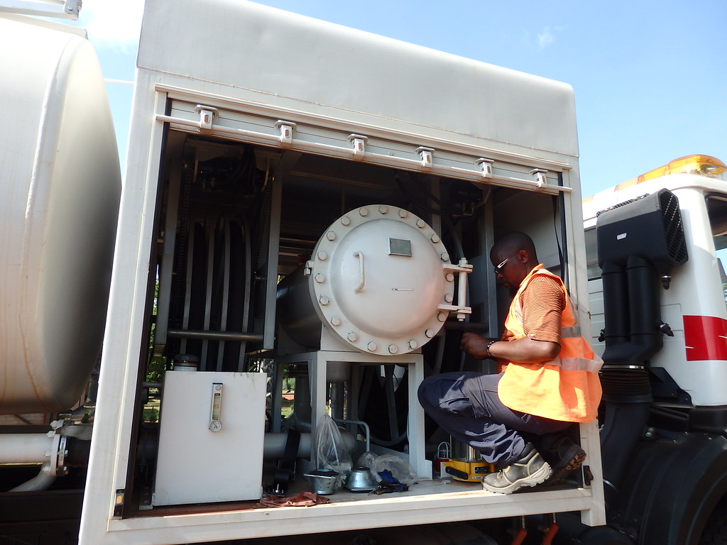 certifying JET A1 fuel bowser P81620… Flickr