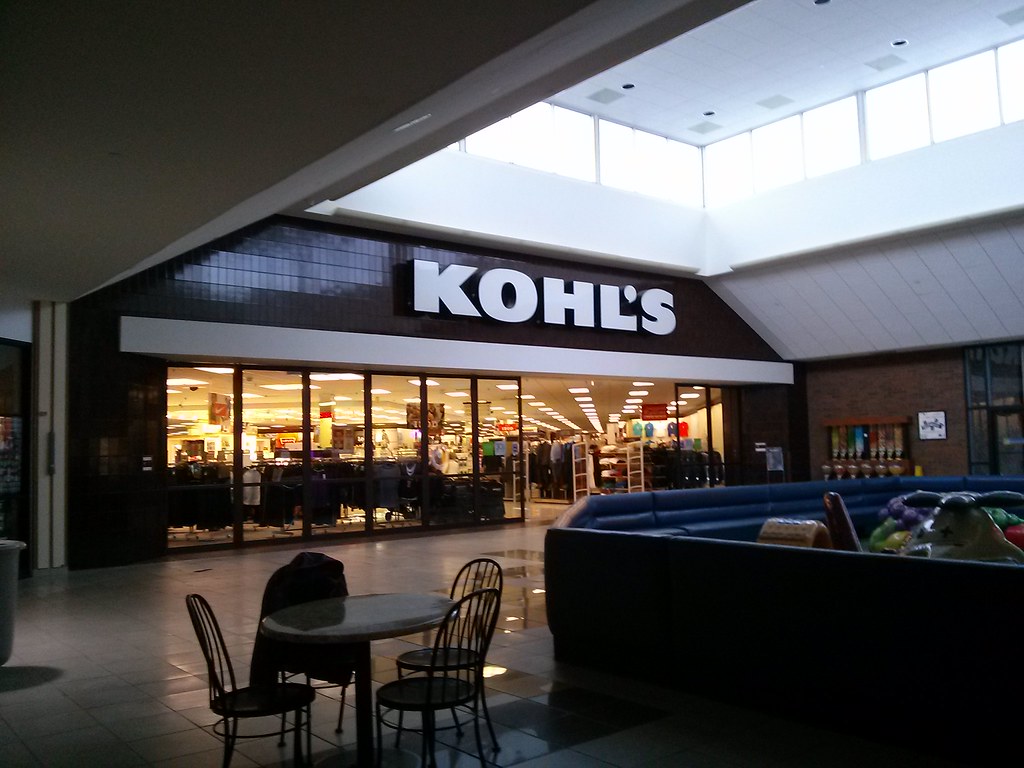 Kohl's Interior entrance to Kohl's Hickory Point Mall Fors… Flickr