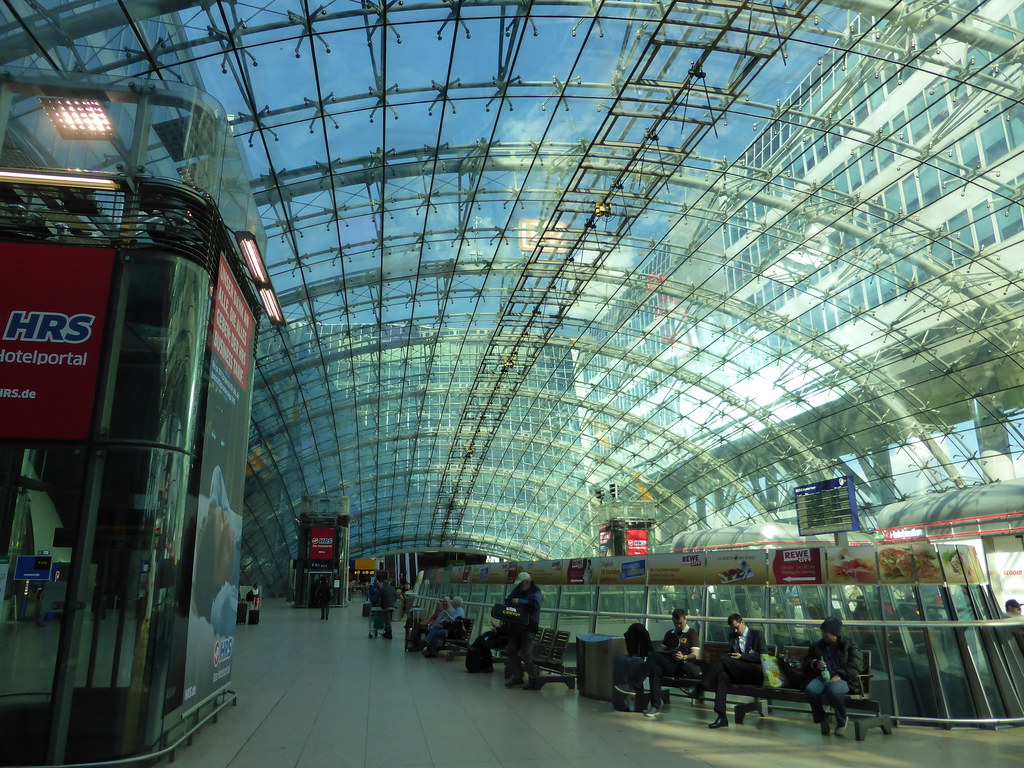 Frankfurt Airport (FRA) long distance train station (Frank… Flickr