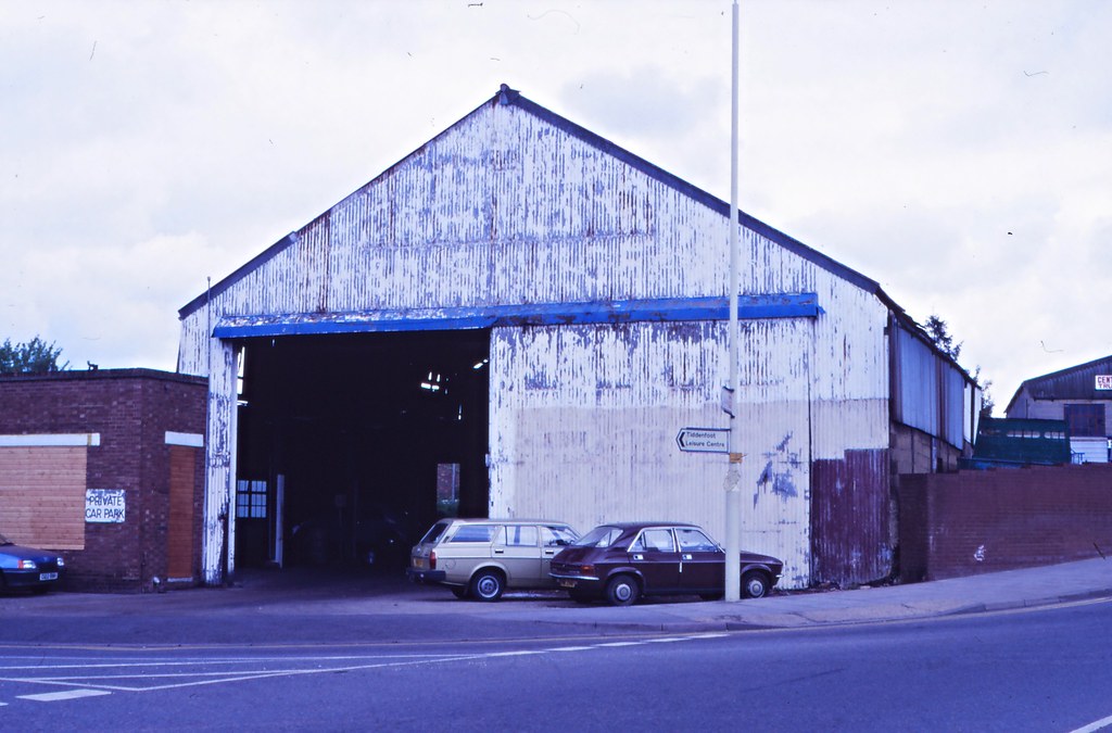 Leighton Buzzard Garage The rundown face of the Luton and … Flickr