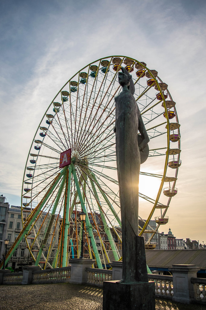 Antwerp wheel & statue Wheel and statute in Antwerp, Belgi… Flickr