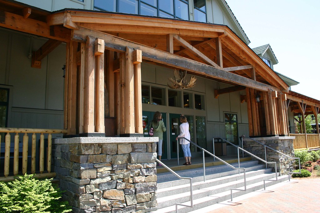 VN275 Front door, L.L. Bean Outlet nierenj Flickr