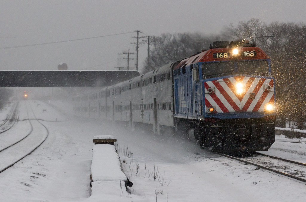 Metra 168, River Forest During an evening snowfall, Metra … Flickr