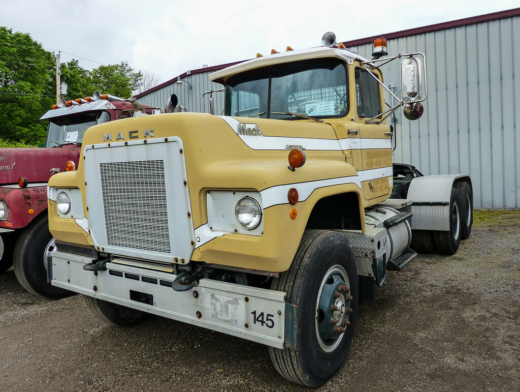 Joe's 1972 Mack RS700L Semi Tractor Truck Cincinnati chapt… Flickr