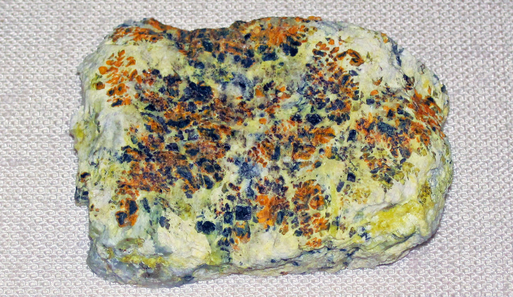 Gummite (Ruggles Mine, Grafton Center, New Hampshire, USA)… Flickr