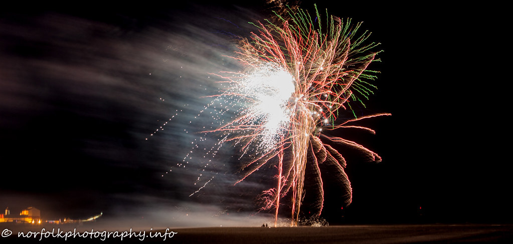 yarmouth seaside festival 2023 fireworks May bank holiday on the beach Fireworks for Great Yarmouth… Flickr