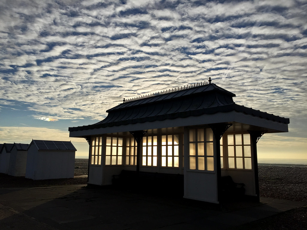 IMG_5035 Seafront shelter, Goring Green, Goring By Sea, Wo… Flickr
