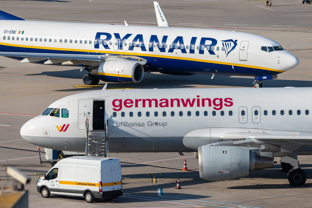 Köln Bonn Airport Ryanair (FR / RYR) Boeing 7378AS B73… Flickr