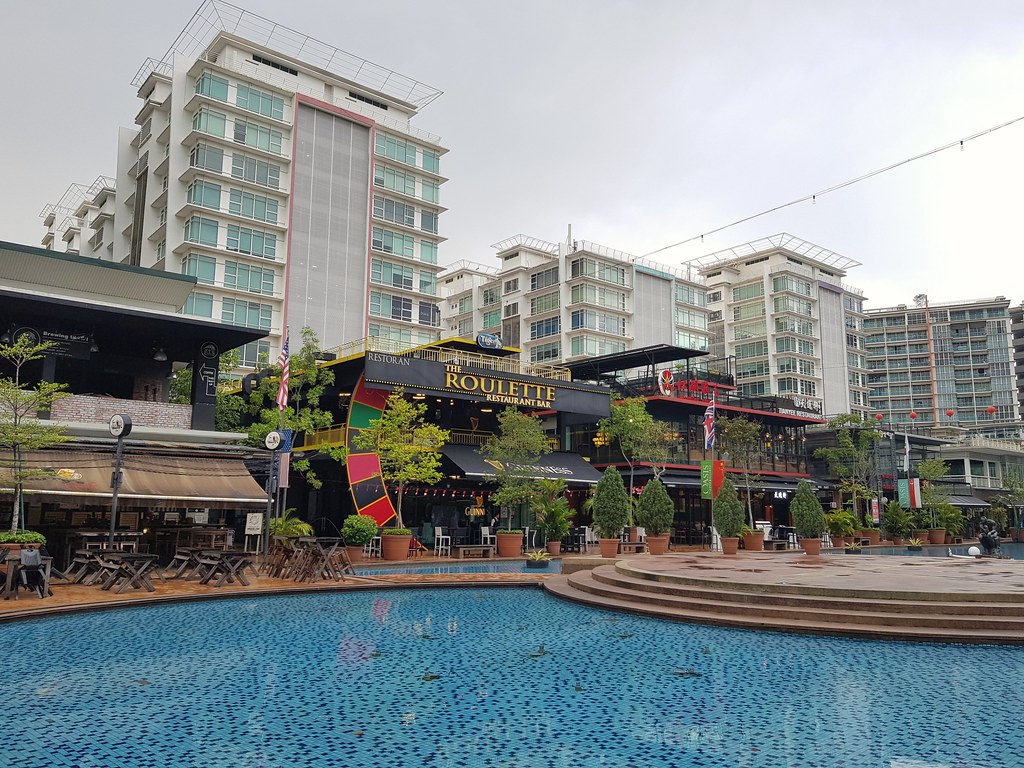  The Roulette Restaurant & Bar at Oasis Square, Ara Daman… Flickr