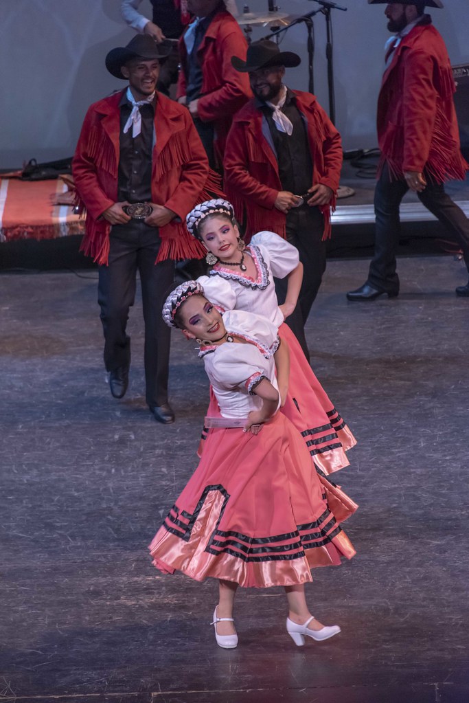 Ballet Folklorico El Ballet Folklorico Mexican Tradition… Flickr