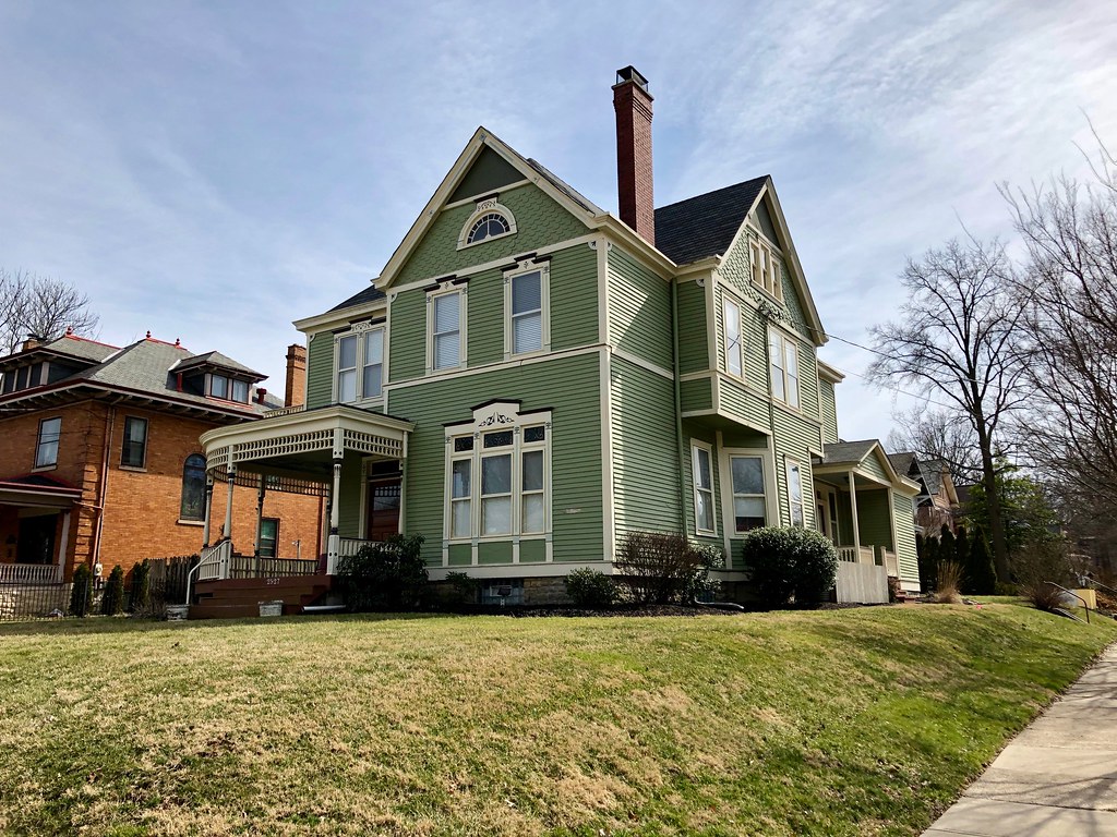 Erie Avenue, Hyde Park, Cincinnati, OH Warren LeMay Flickr