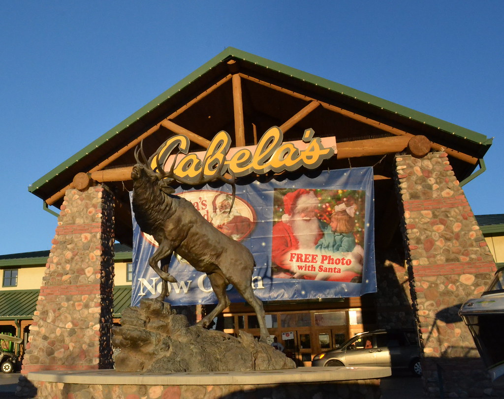Cabela's Giant Deer Statue This Cabela's is located in Gle… Flickr