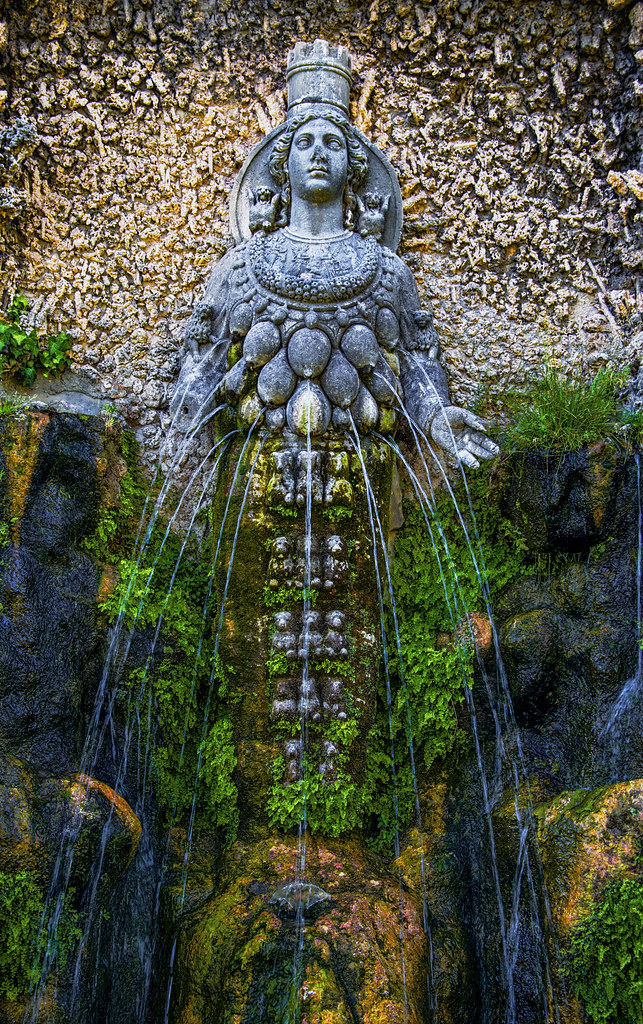 Fountain of Diana of Ephesus The most famous fountain in t… Flickr