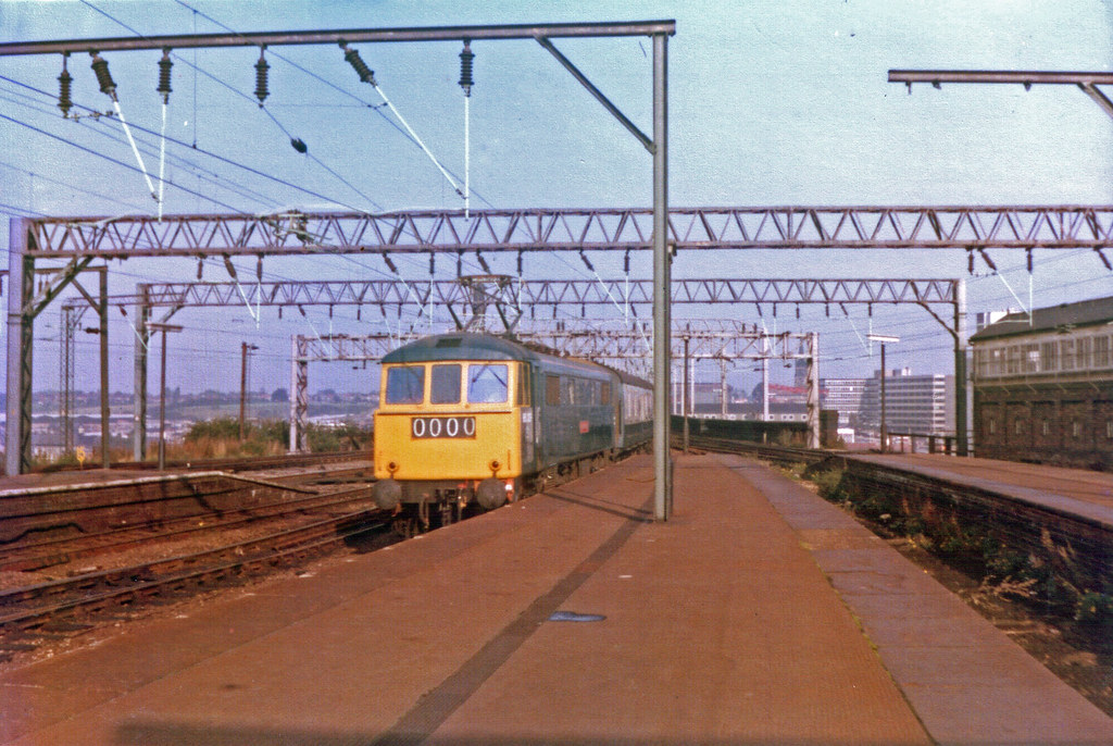 86209 86209 arrives at Stockport Edgeley Station with the … Flickr