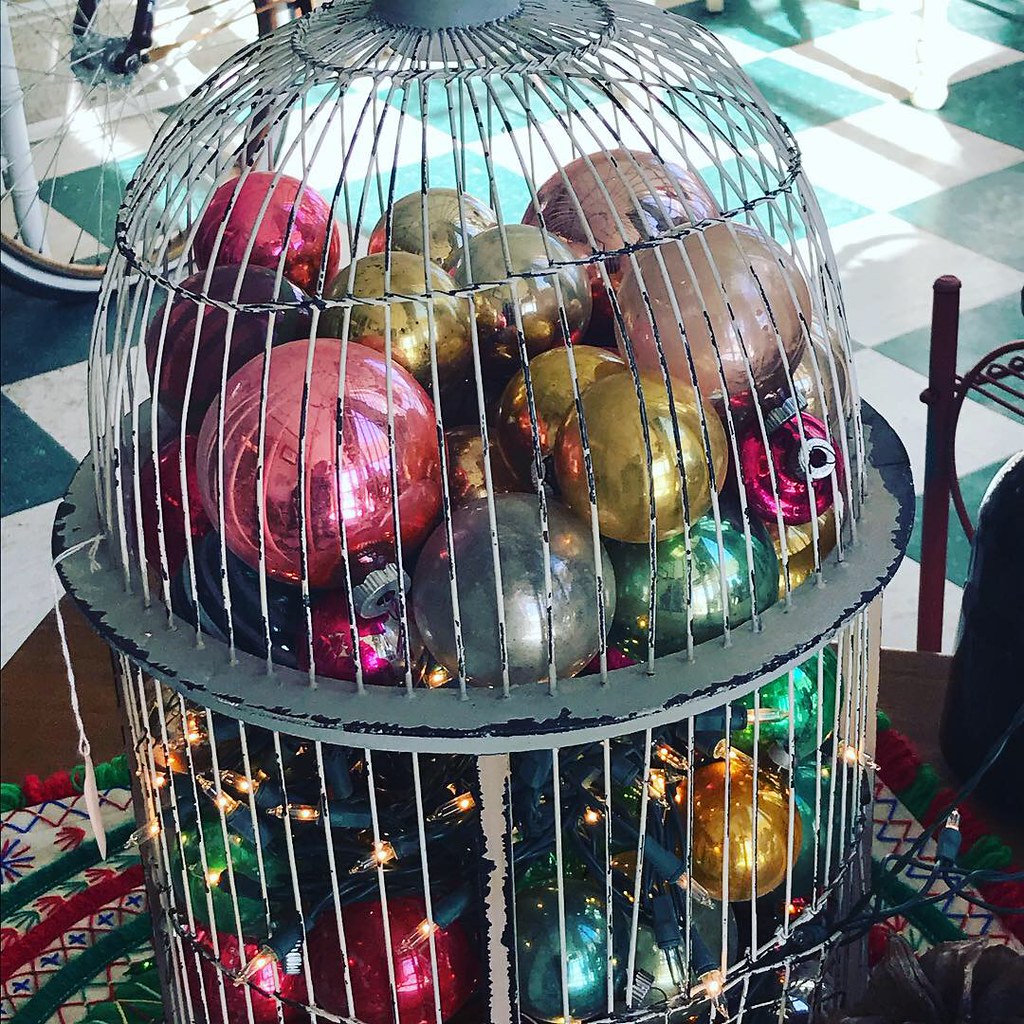 Ornaments in Bird Cage Christmas decoration in an antique … Flickr