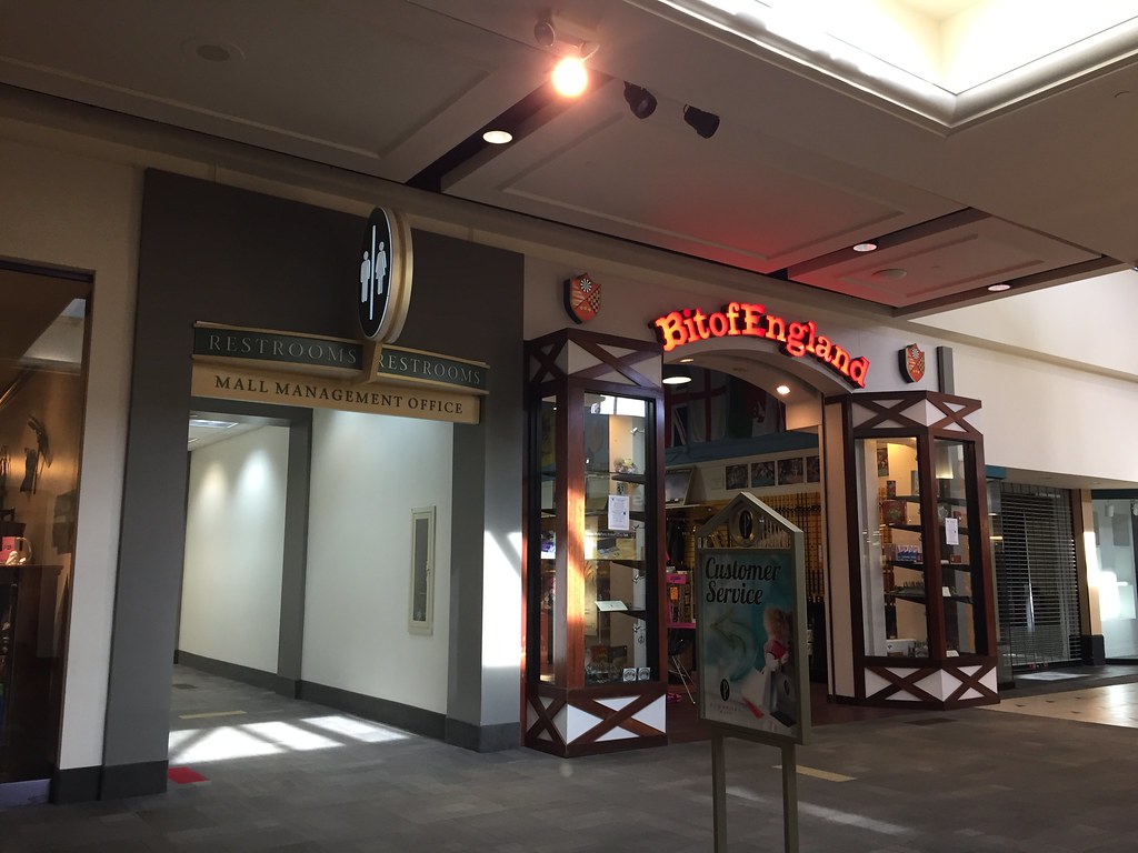 Pembroke Mall stores Restroom/Mall Management Office entra… Flickr