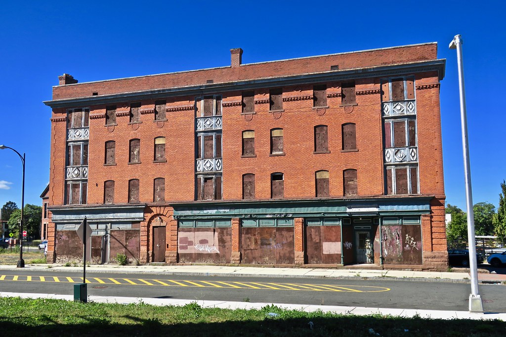 Abandoned, Hartford, CT An abandoned building, 533 Ann Str… Flickr