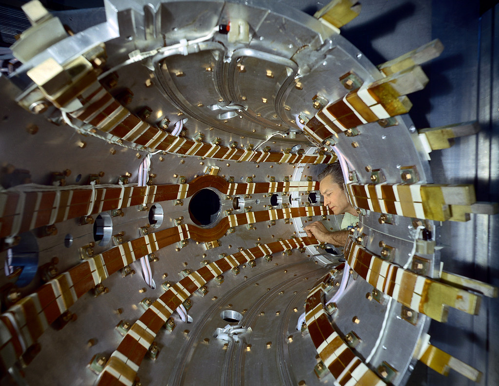 ORNL History 1971 ORMAK, experimental fusion tokamak Insi… Flickr